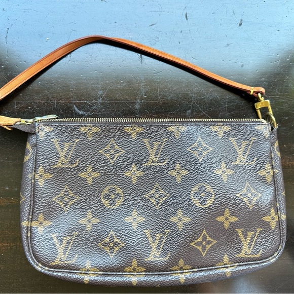 LOUIS VUITTON AUTHENTICATED Monogram Canvas Pochette Accessoires & 46.5" Strap - Picture 16 of 16